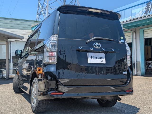 2010 Toyota Voxy – thumbnail 3