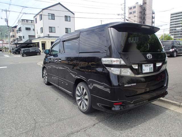 2010 Toyota Vellfire – thumbnail 3
