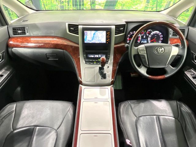 2010 Toyota Alphard – thumbnail 2