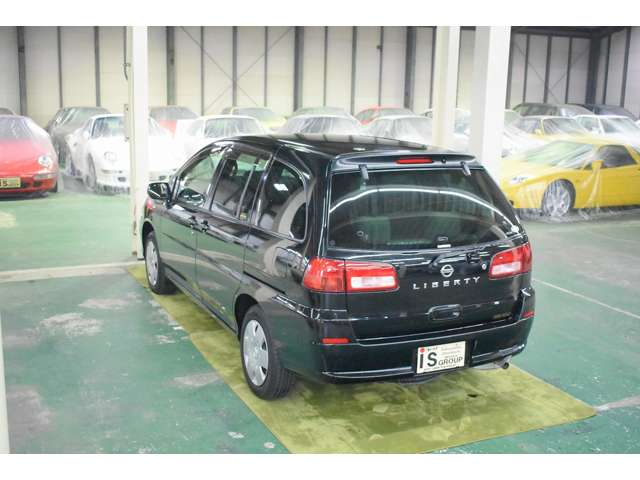 2003 Nissan Liberty – thumbnail 2