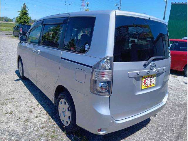 2009 Toyota Voxy – thumbnail 4