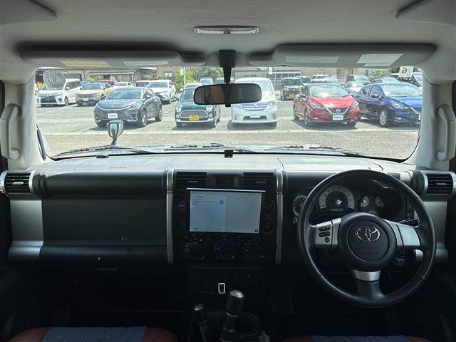 2011 Toyota FJ Cruiser – thumbnail 4