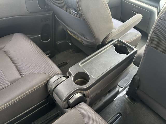 2007 Nissan Serena – thumbnail 4