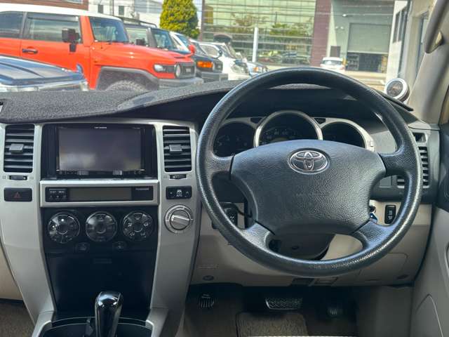 2005 Toyota Hilux Surf – thumbnail 2