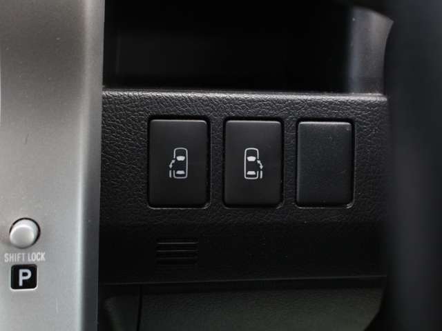 2010 Toyota Noah – thumbnail 4