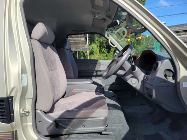 2007 Nissan Caravan – thumbnail 4