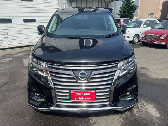 2010 Nissan Elgrand – thumbnail 2