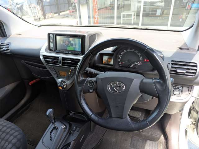 2009 Toyota iQ – thumbnail 3