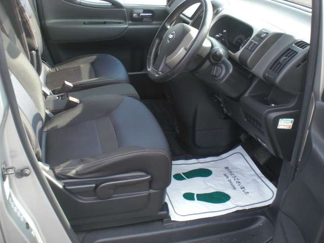 2006 Nissan Serena – thumbnail 3