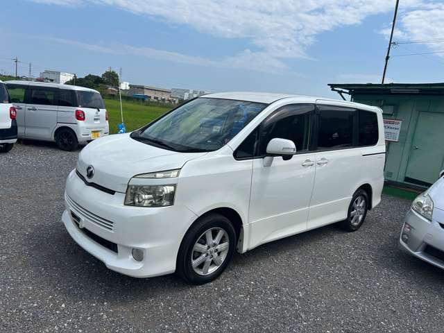 2009 Toyota Voxy – thumbnail 2