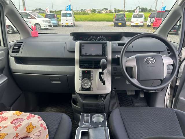2009 Toyota Voxy – thumbnail 4
