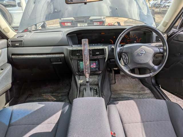2002 Nissan Gloria – thumbnail 3