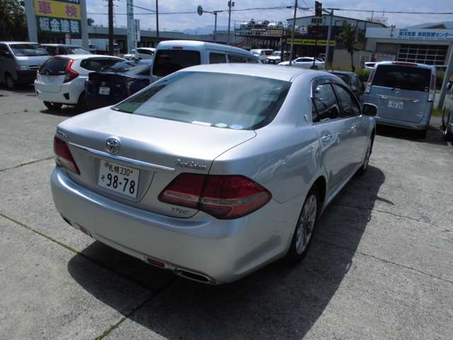 2009 Toyota Crown Royal – thumbnail 2