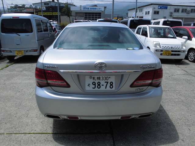 2009 Toyota Crown Royal – thumbnail 3