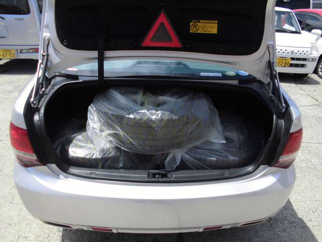 2009 Toyota Crown Royal – thumbnail 4