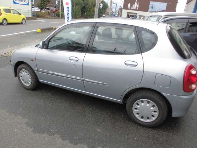 2003 Toyota Duet – thumbnail 4
