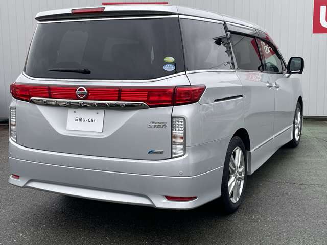 2010 Nissan Elgrand – thumbnail 3