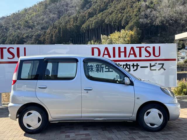 2009 Toyota Funcargo – thumbnail 2
