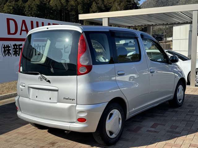 2009 Toyota Funcargo – thumbnail 3