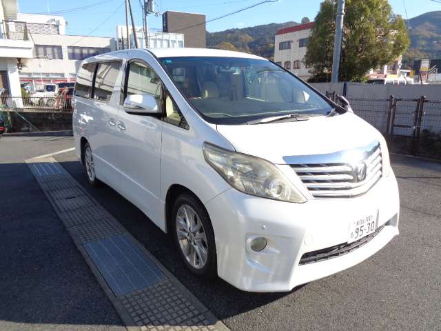 2010 Toyota Alphard – thumbnail 3