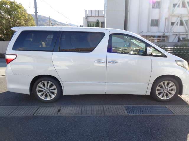 2010 Toyota Alphard – thumbnail 4