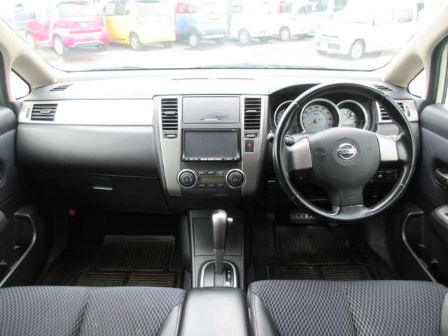 2010 Nissan Tiida – thumbnail 2