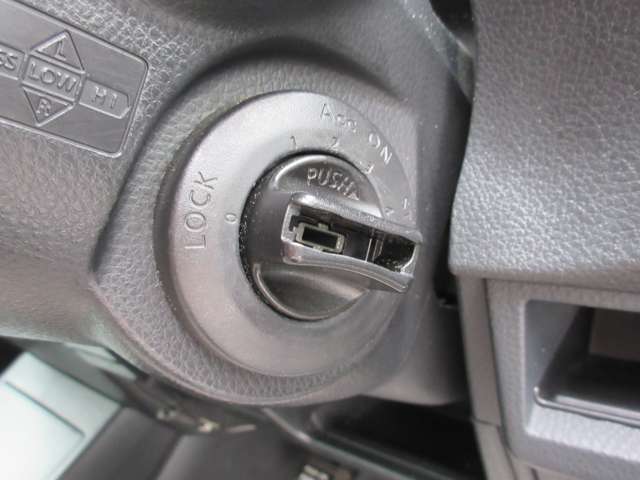 2010 Nissan Tiida – thumbnail 4