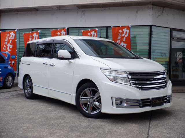 2010 Nissan Elgrand – thumbnail 2