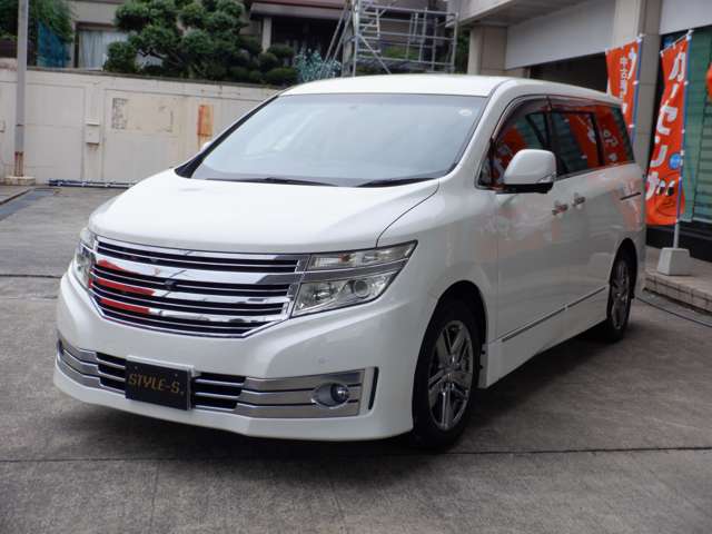 2010 Nissan Elgrand – thumbnail 3