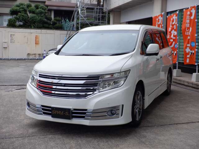 2010 Nissan Elgrand – thumbnail 4