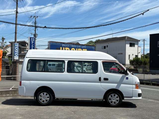 2010 Nissan Caravan – thumbnail 2