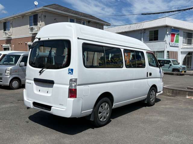 2010 Nissan Caravan – thumbnail 3