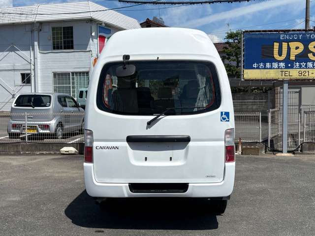 2010 Nissan Caravan – thumbnail 4