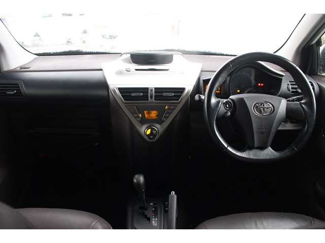 2009 Toyota iQ – thumbnail 4