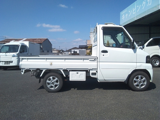 2010 Nissan Clipper Truck – thumbnail 4