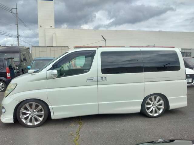 2007 Nissan Elgrand – thumbnail 4