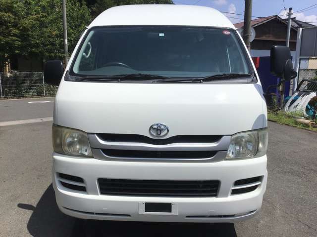 2009 Toyota Hiace – thumbnail 2