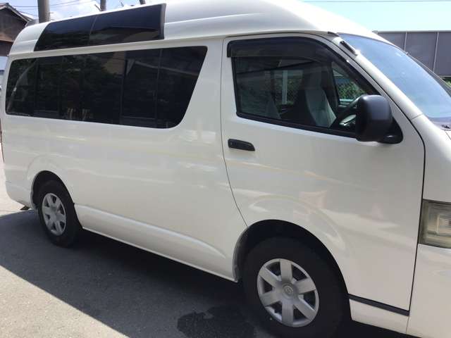 2009 Toyota Hiace – thumbnail 3