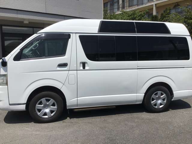 2009 Toyota Hiace – thumbnail 4