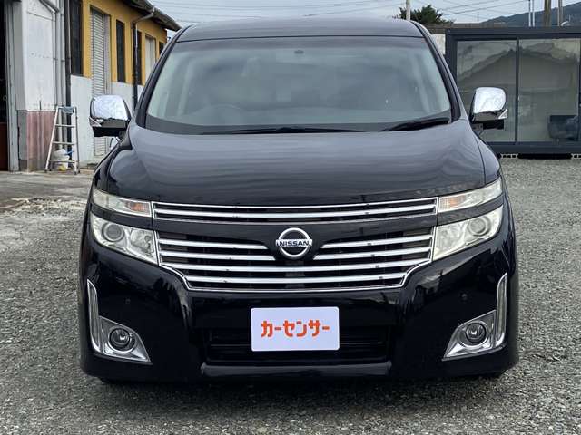 2010 Nissan Elgrand – thumbnail 2