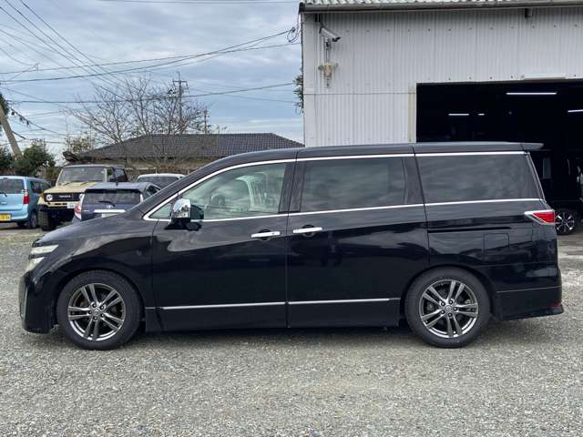 2010 Nissan Elgrand – thumbnail 3