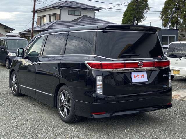 2010 Nissan Elgrand – thumbnail 4