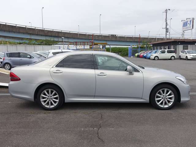 2008 Toyota Crown Royal – thumbnail 4