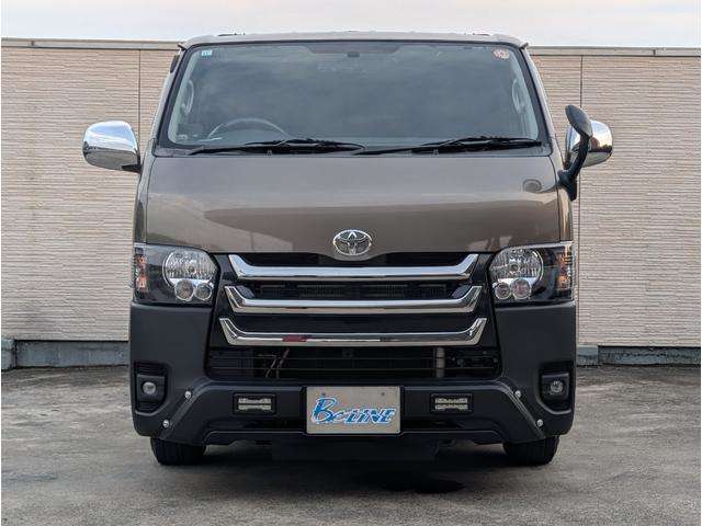 2010 Toyota Hiace – thumbnail 2