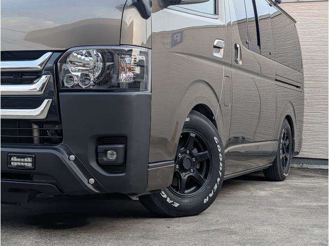 2010 Toyota Hiace – thumbnail 4