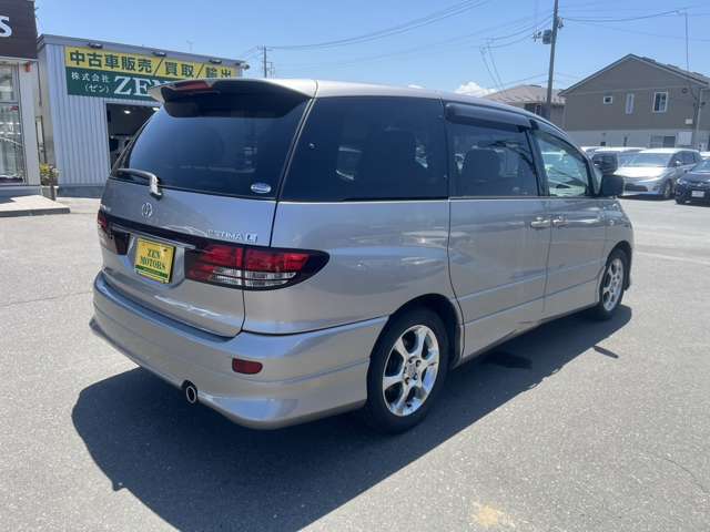 2004 Toyota Estima – thumbnail 4