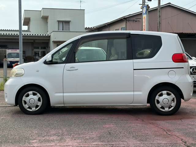 2005 Toyota Porte – thumbnail 2