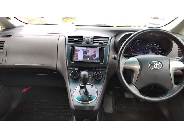 2008 Toyota Mark X Zio – thumbnail 3