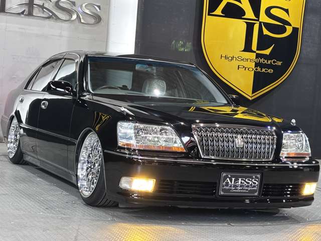 2002 Toyota Crown Majesta – thumbnail 3