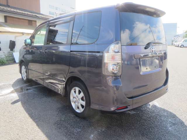 2007 Toyota Voxy – thumbnail 2